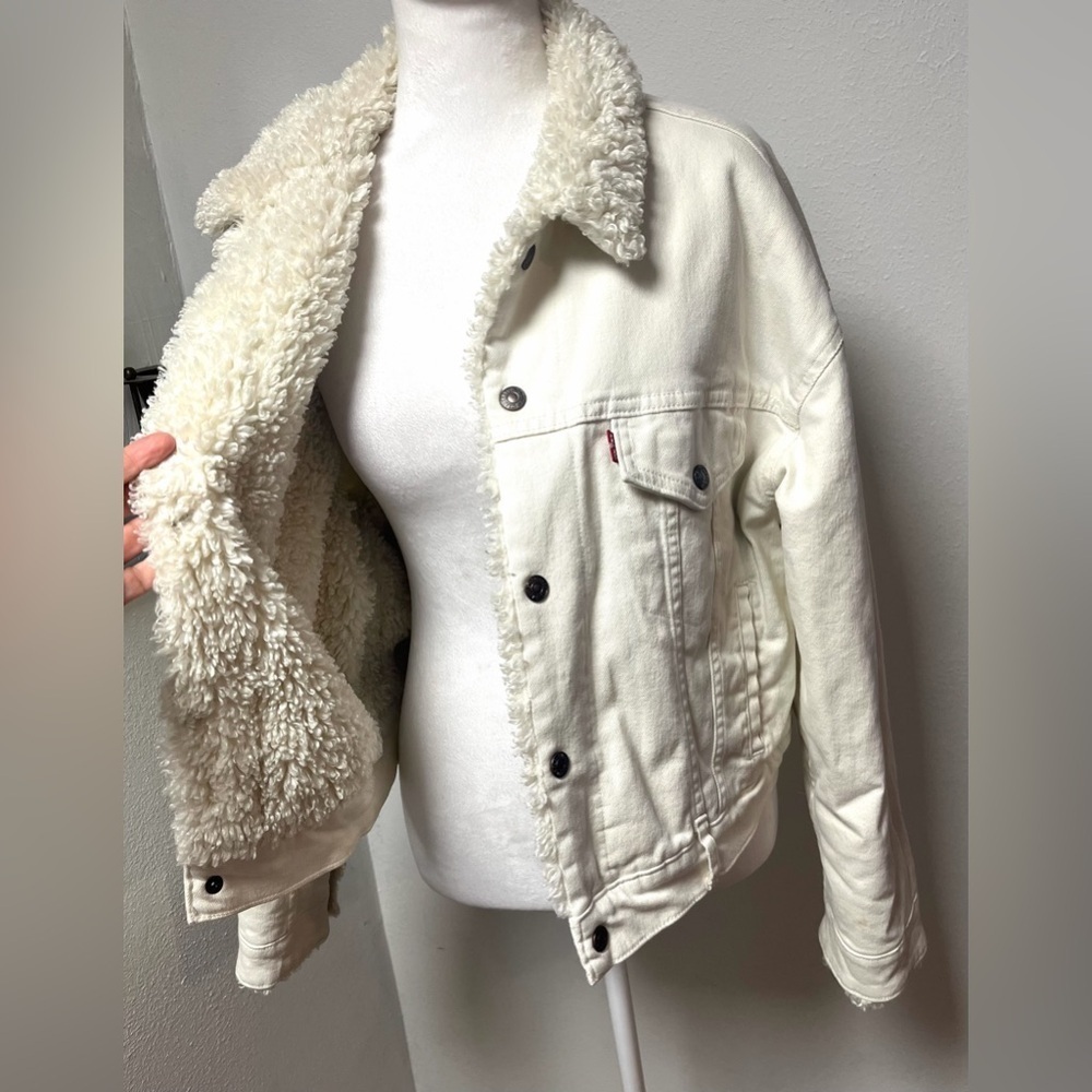 Levi's Original Sherpa Trucker Jacket
Size Medium